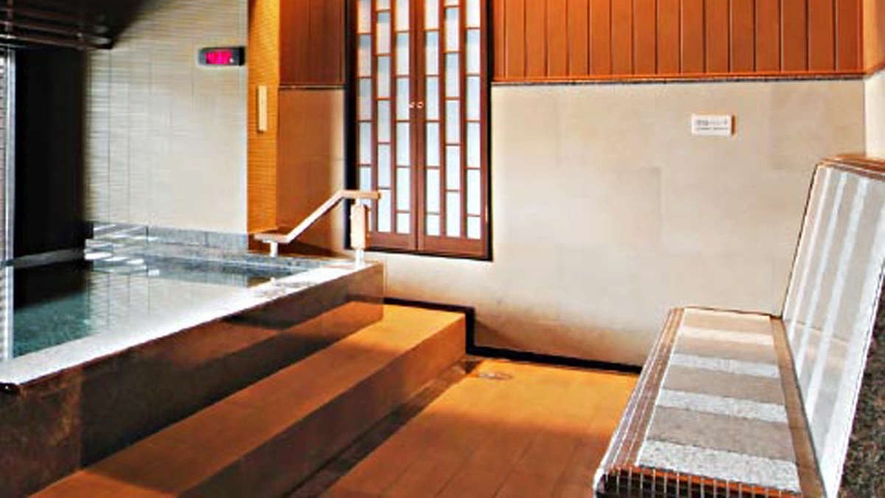 岩盤浴ベンチ／大浴場には彦根城天守を眺めながらお楽しみ いただける岩盤浴ベンチを設置しています。