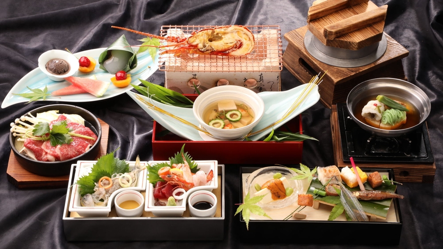 おもてなし会席／地元の食材をはじめ、旬の味覚を盛り込んだ日本料理をお召し上がりください。