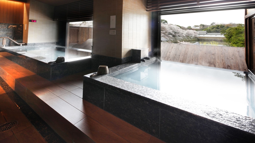 城見の湯／旅先での疲れを癒す大浴場からは、国宝 彦根城を一望いただけます。
