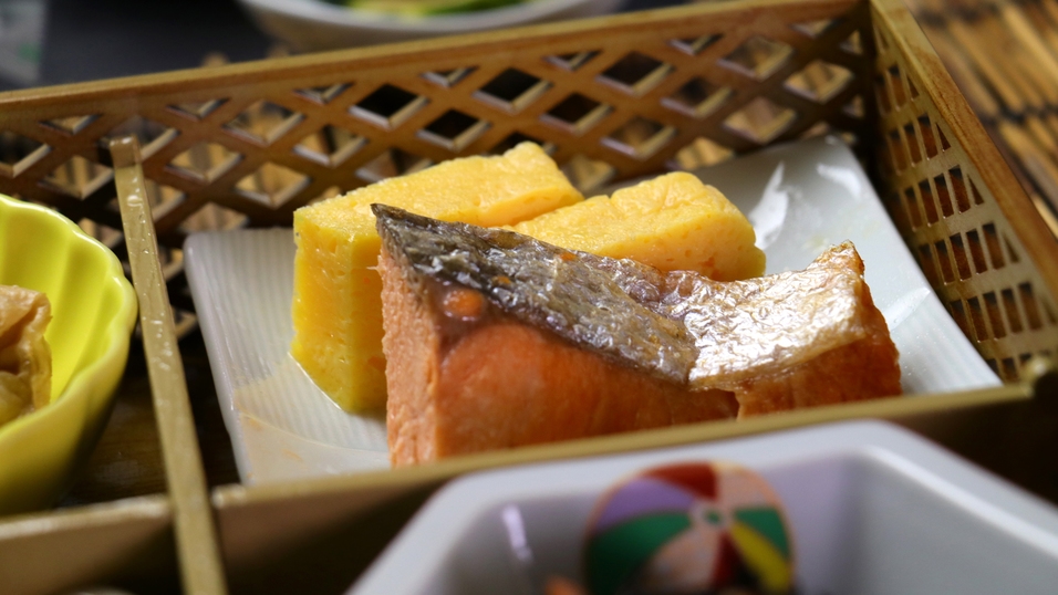 【朝食付】海の見えるホールにて素敵な朝食を！天気の良い日は海を眺めながら♪