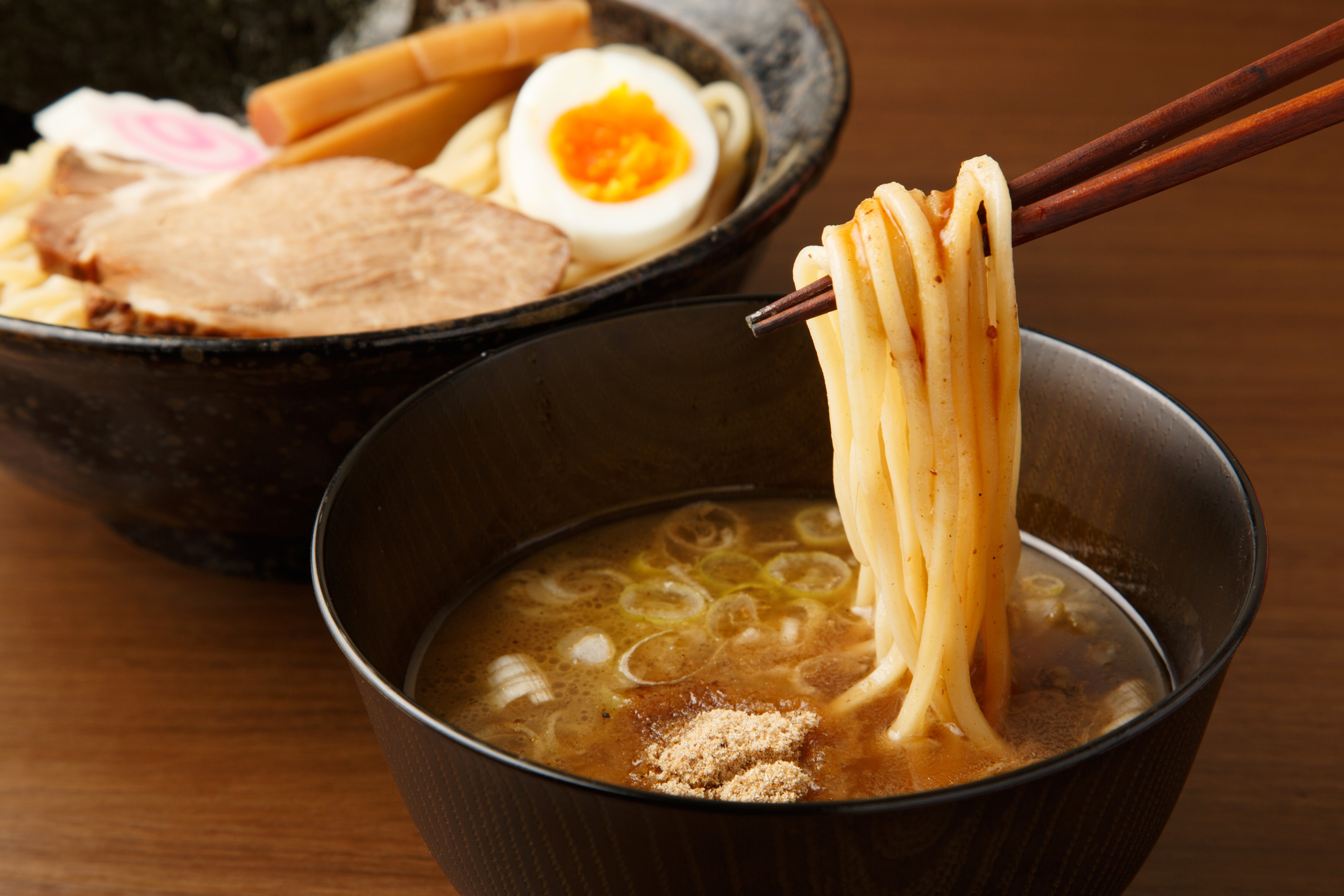 東京駅近郊にはつけ麺の名店が数多く軒を並べます