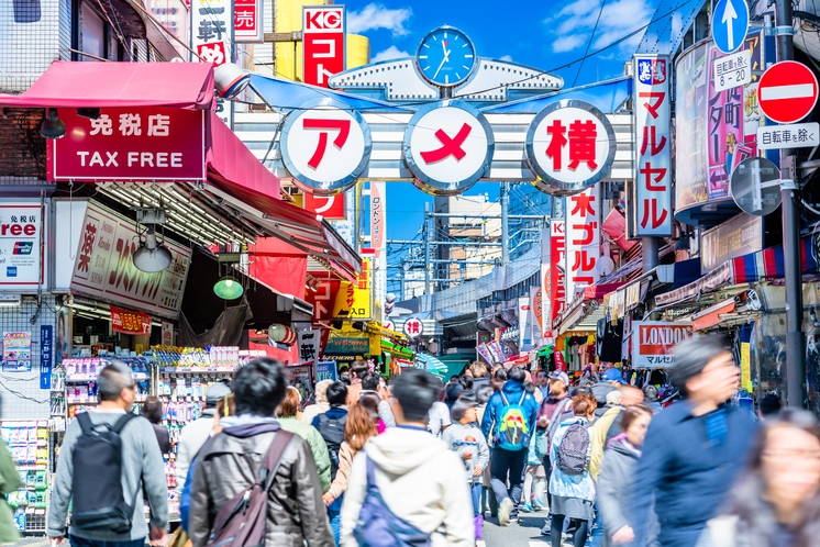 アメ横では掘り出し物も沢山見つかります