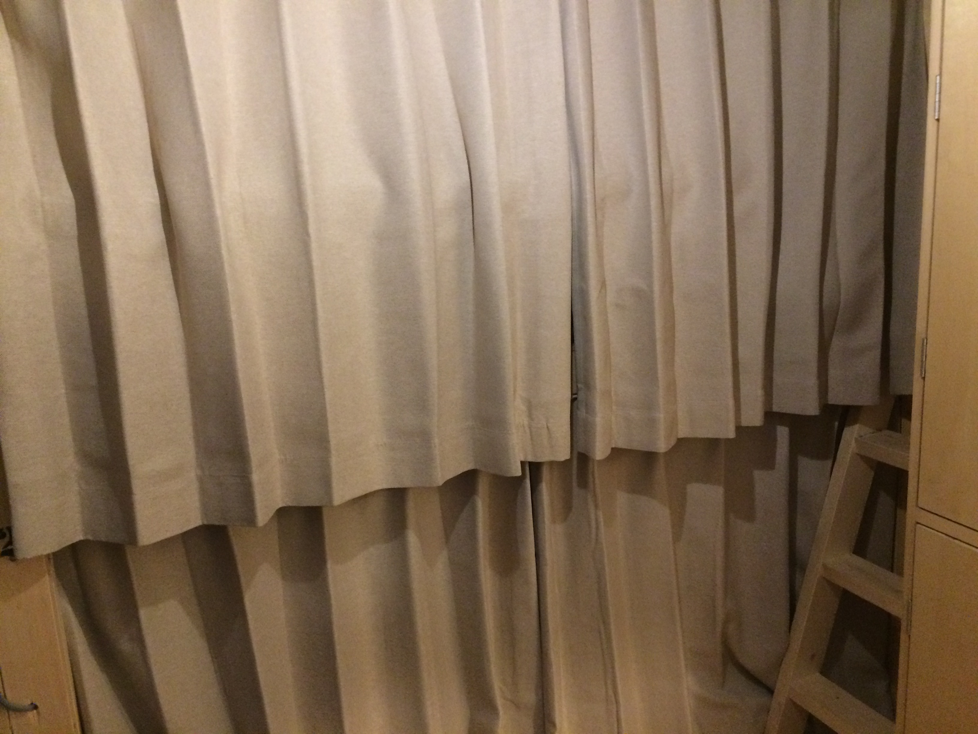 ベッドカーテン