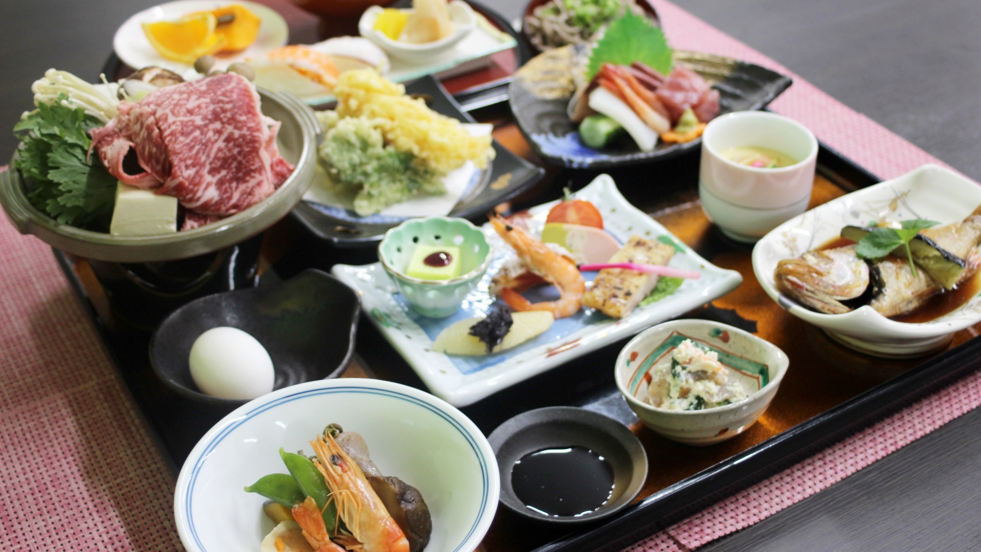 【夕食一例】グレードアップ会席。厳選された地産地消の食材をお楽しみください！