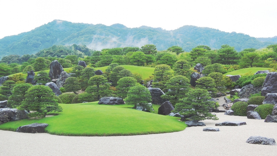 【周辺】当館より車で約30分！日本一の庭園を所有する足立美術館