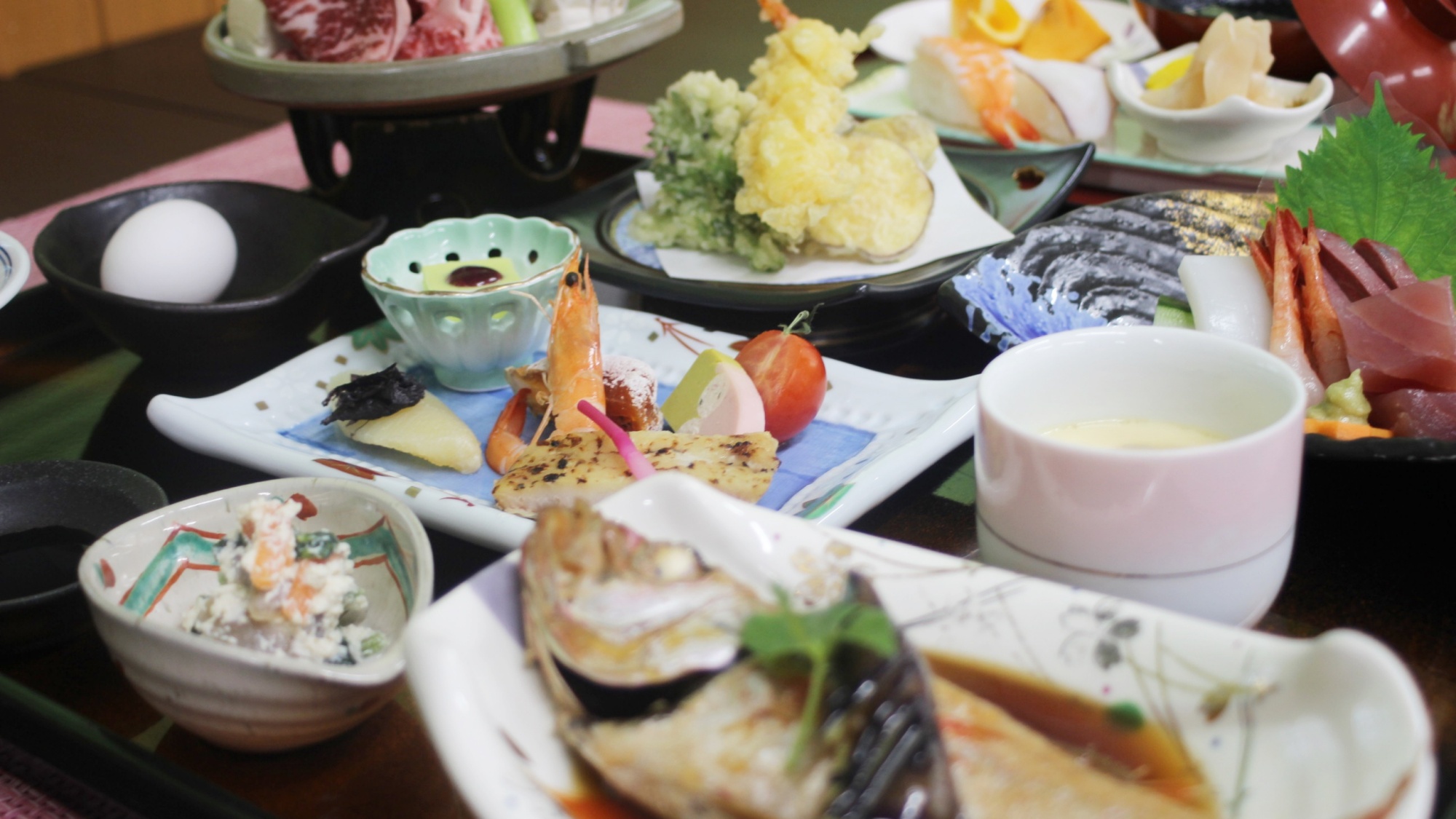 【夕食一例】グレードアップ会席。厳選された地産地消の食材をお楽しみください！