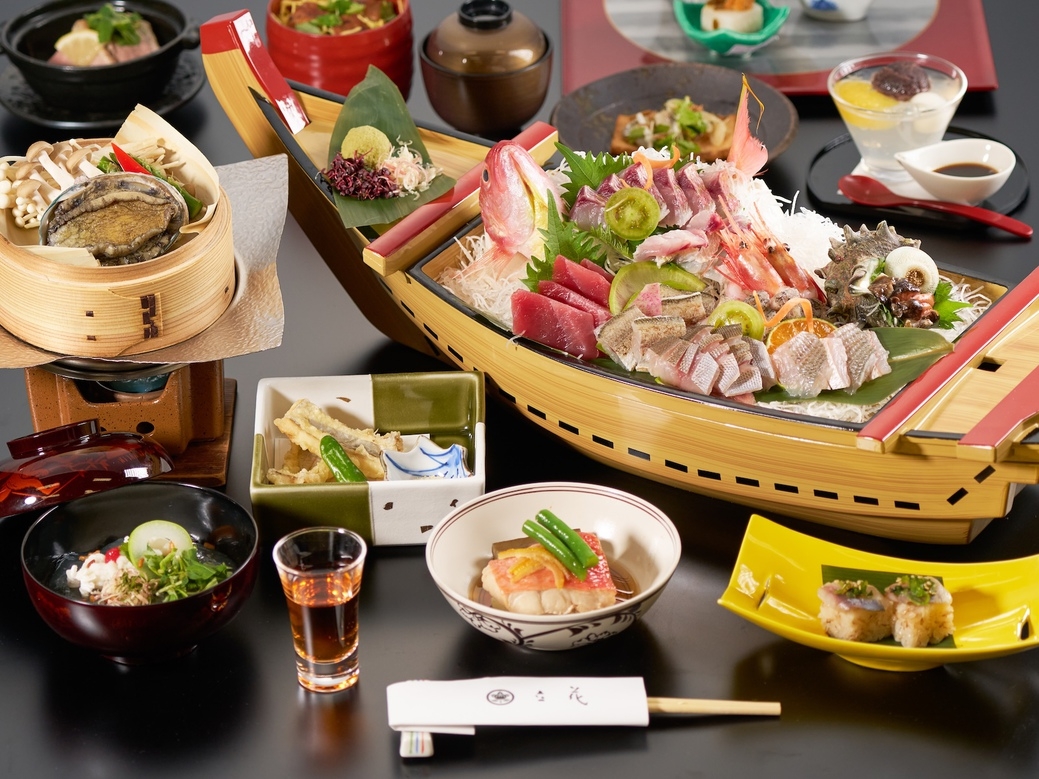 【アップグレード】【お刺身を満喫】【部屋食】【貸切風呂無料特典付】厳選された海の幸を舟盛で味わう会席