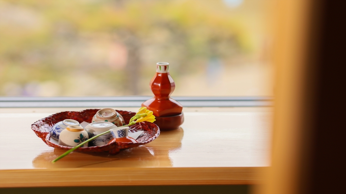 【食でめぐる奈良】本館(客室風呂付)指定《女将セレクト大和の地酒》《朝夕部屋食》3種の利き酒プラン