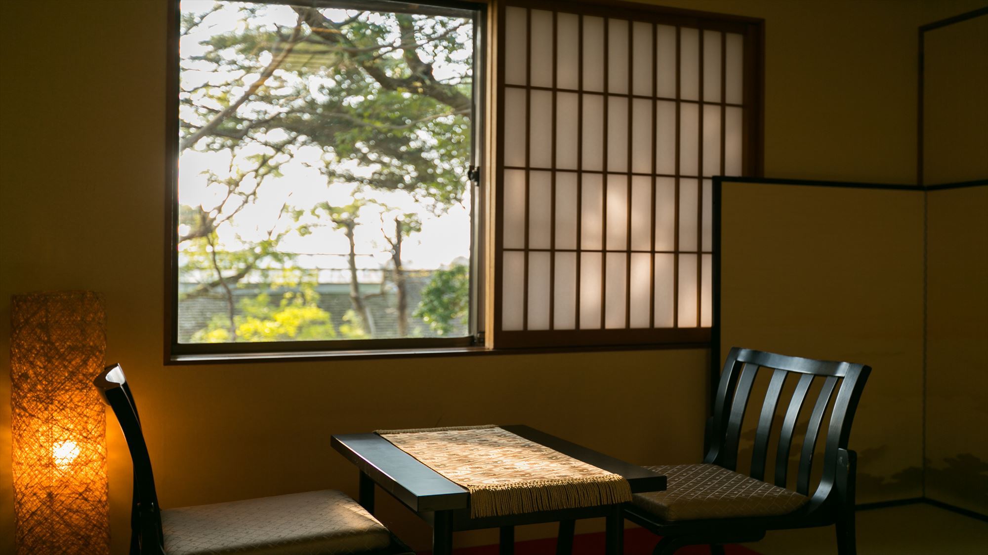 本館トイレ付和室【菊】夕陽が眺められるお部屋です。