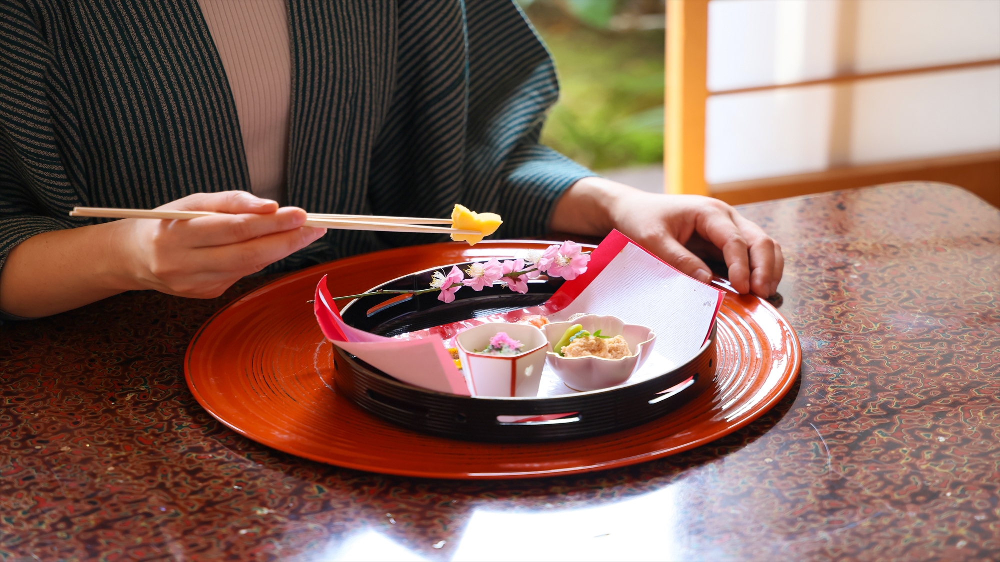 お食事はお部屋にご用意