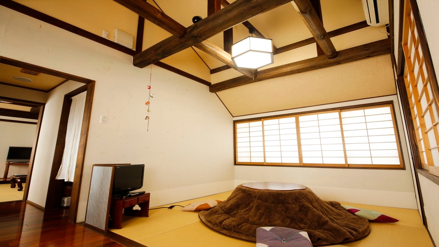 鹿鳴山荘の菖蒲の間はお部屋入り口から専用階段を上る２階に位置