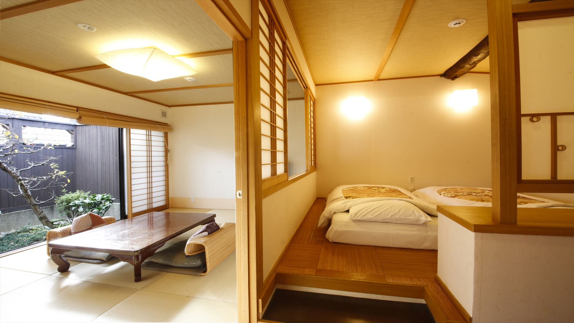 鹿鳴山荘　梅 露天風呂付きのお部屋です。二間に分かれた12畳のお部屋です