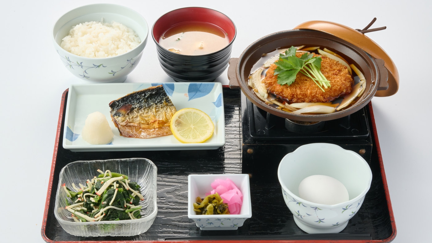 【2食付き】朝食も日替わり夕食もご飯と味噌汁はおかわり自由！