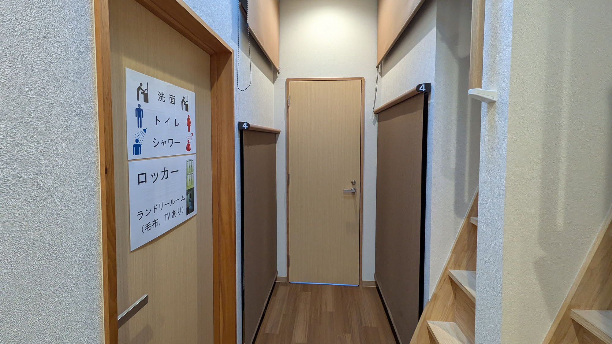 ・女性カプセル入口