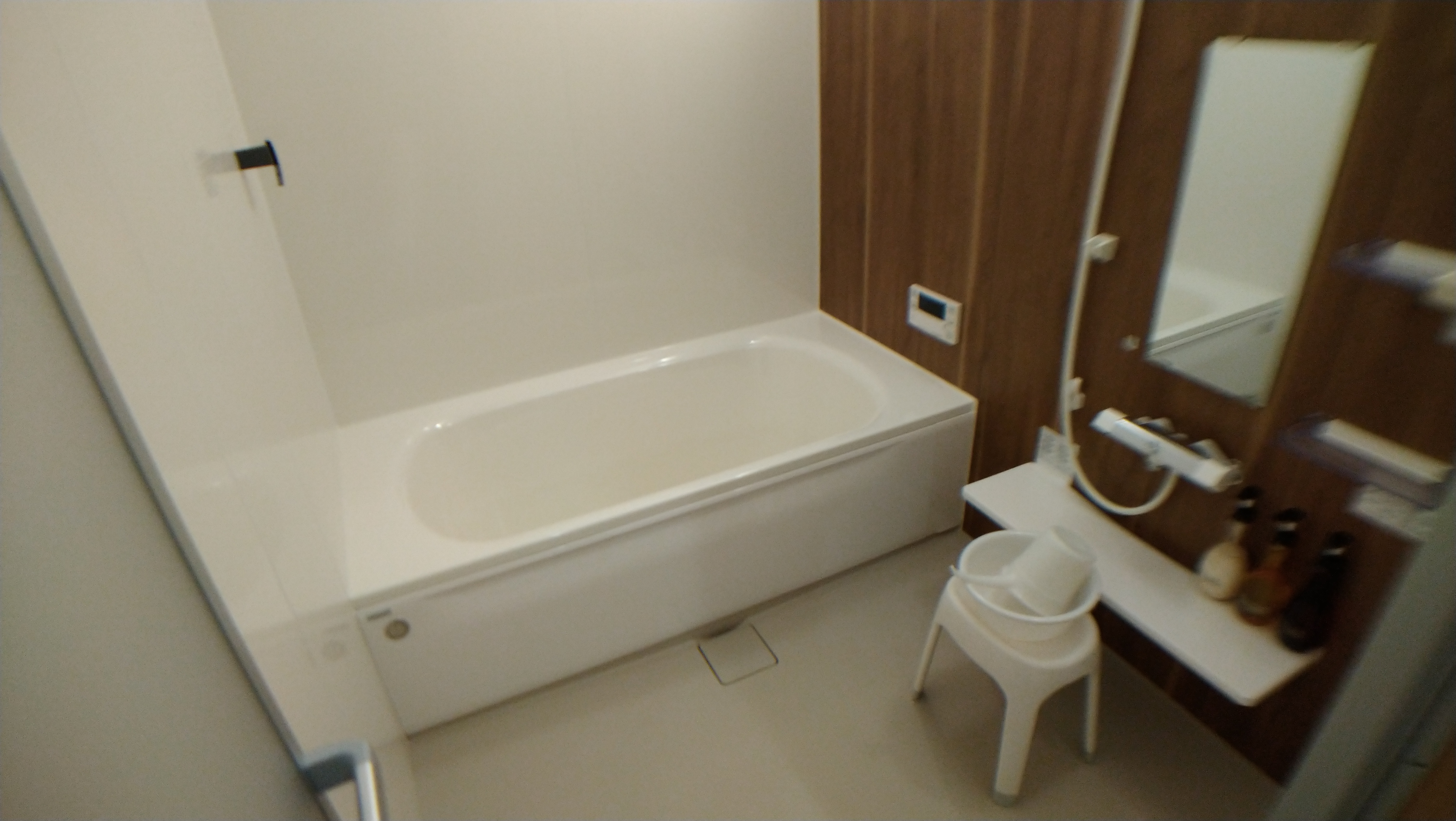 1620サイズ足も延ばせるバスタブと自動お湯張り機能