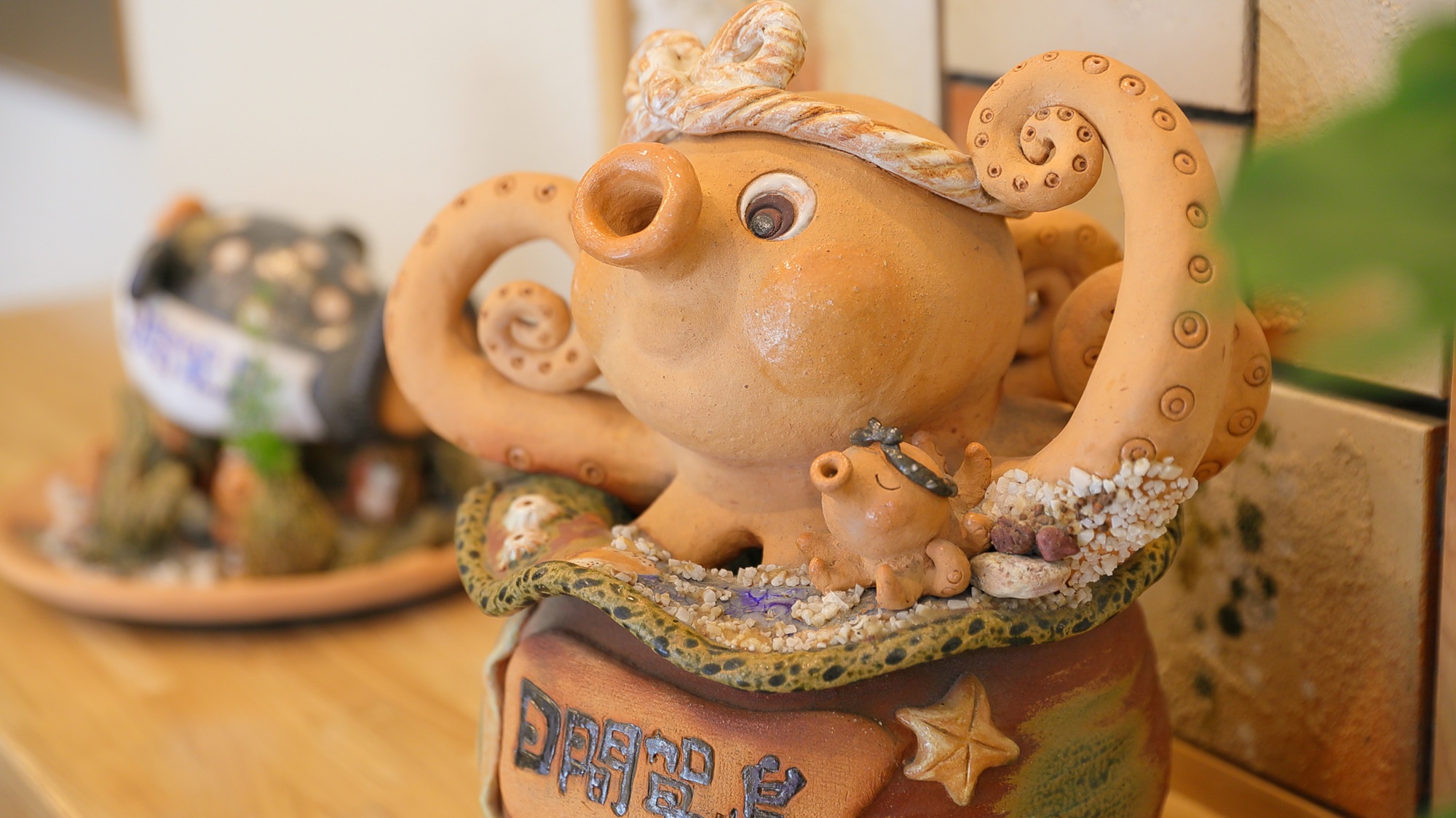 ＊いたるところに日間賀らしい置物が皆様をお出迎え。