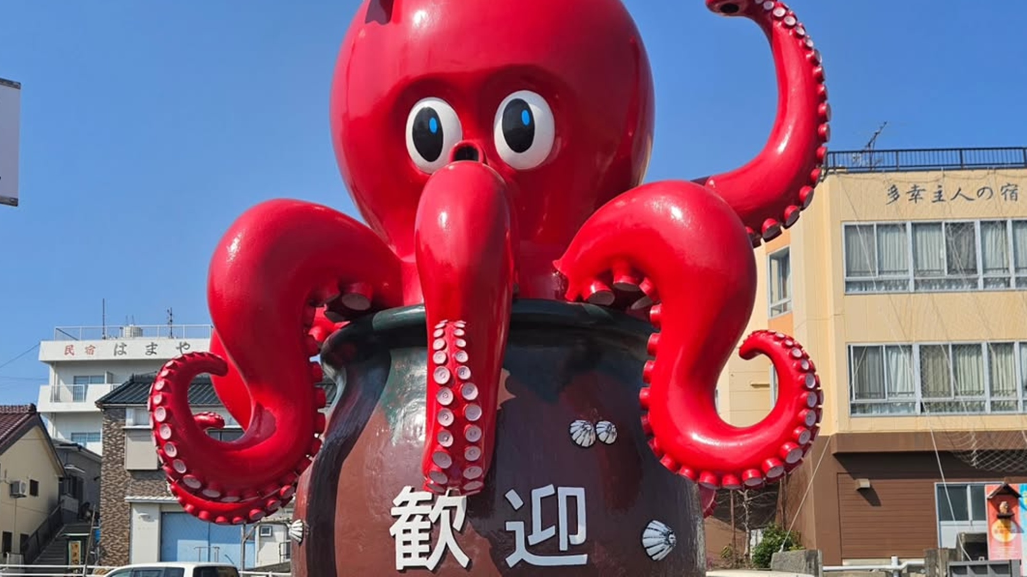 ＊東港のタコのモニュメント