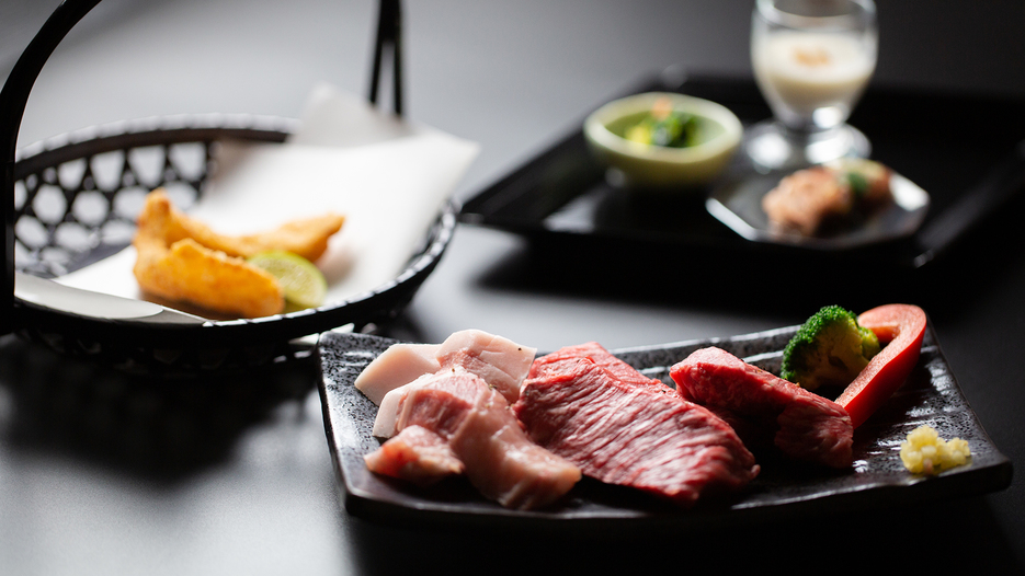 人気☆厳選ブランド肉食べ比べ♪＜上州牛＆上州麦豚＞１泊２食プラン☆美肌湯山の一軒宿・ゴルフ・富岡製糸