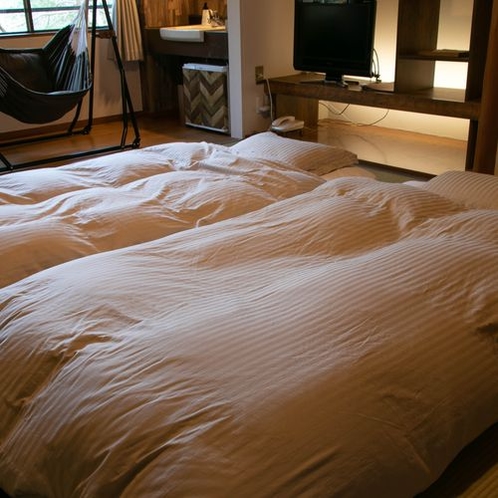 ★ハンモック付きのお部屋。厚みのある特別な寝具でゆっくりとお休みください。