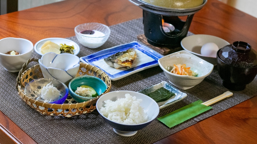・日本の朝ごはん。ご飯が進むおかずで何杯でも召し上がれ（写真は一例）
