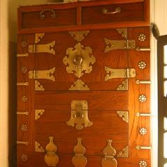 【アンティーク家具】アンティーク家具や小物が館内のあちこちに