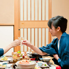 お食事風景　食前酒で乾杯！