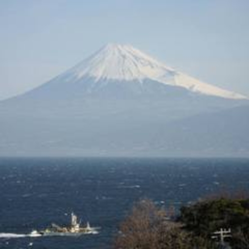 マリンビューからの富士山と船