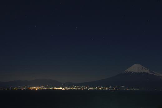空気の澄んだ満月の夜には白夜の富士山がご覧いただけます！何とも言えない・・癒されます☆