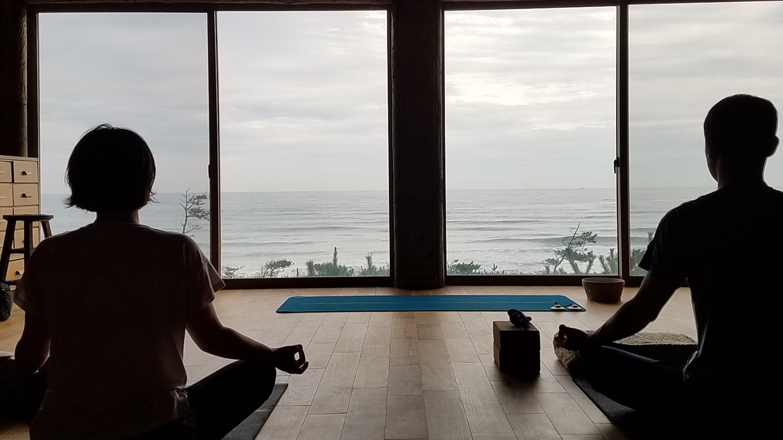 くるみ屋×yoga】初心者もOK♪大洗の海を感じるスタジオでヨガ体験！夕食はあんこう×舟盛