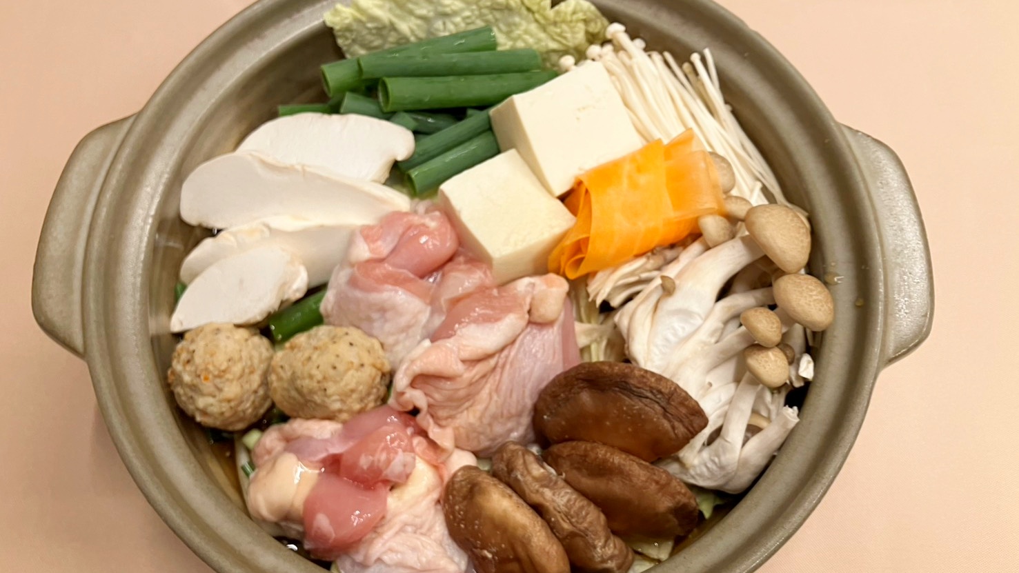 *【温泉鍋（キノコ鍋）】吉和産あわび茸や椎茸 ・ しめじ ・エノキなどキノコ三昧の温泉鍋