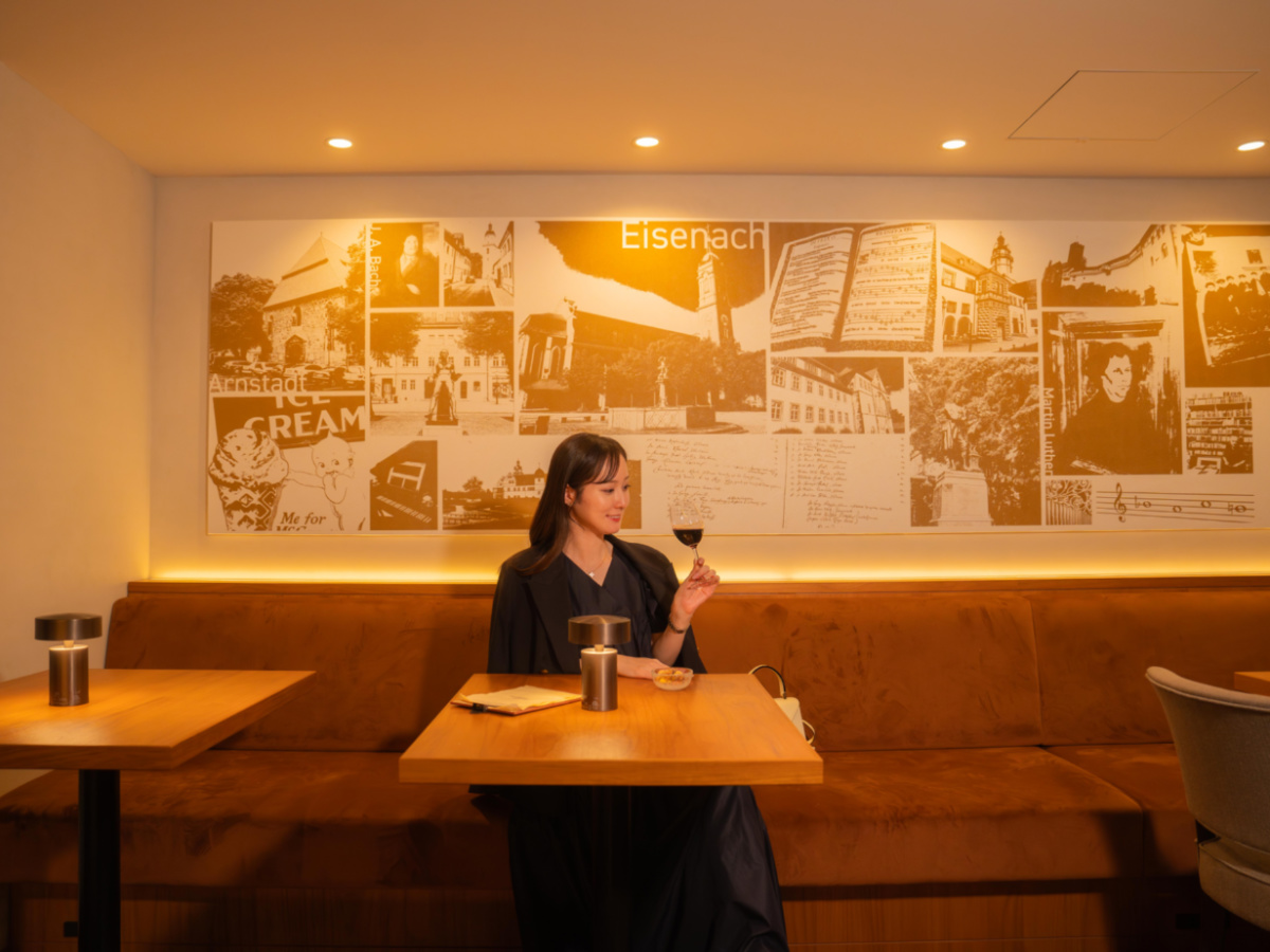 【バー＆ラウンジ】コーヒーや紅茶などをご利用いただけるほかバーとしてもご利用いただけます。