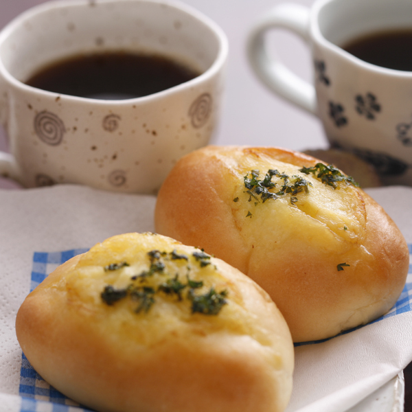 For breakfast, "We also serve homemade bread by the young proprietress."