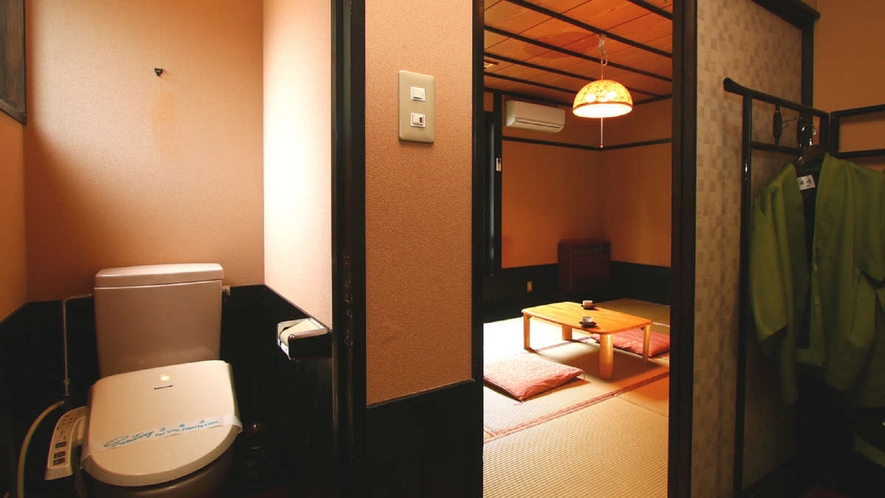 古民家調の和室／一例　トイレはもちろん温水洗浄便座付きです