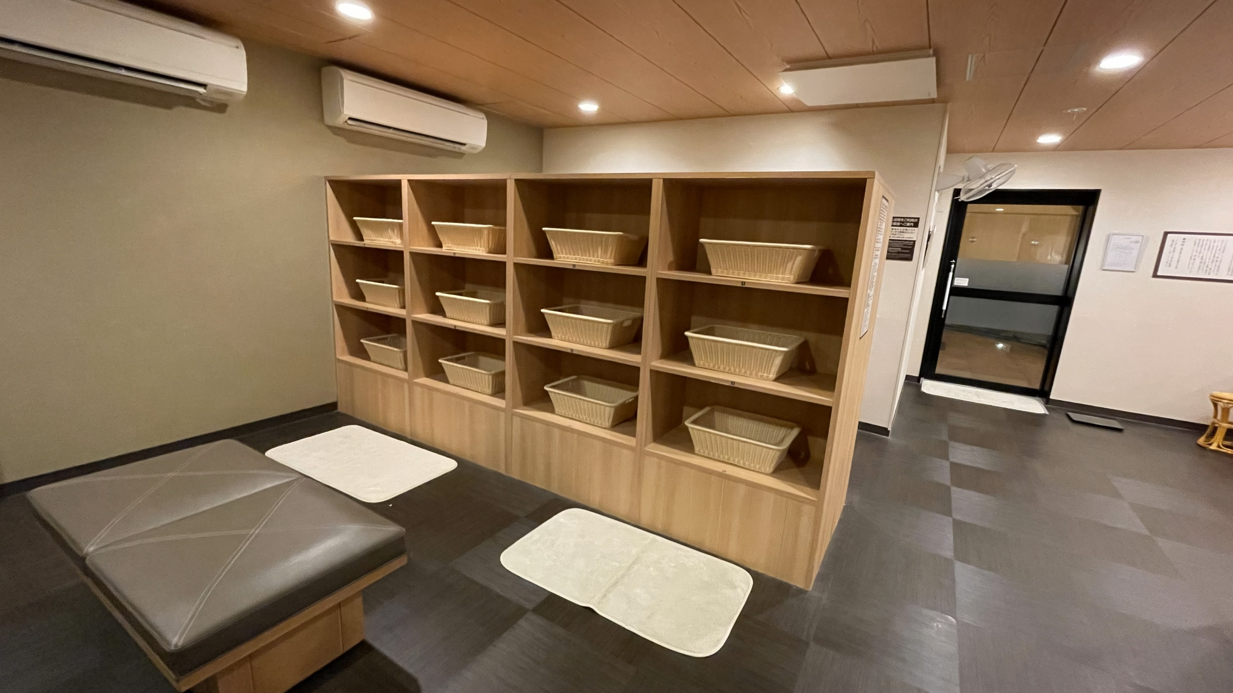 男性大浴場：脱衣所（24ヶ所）