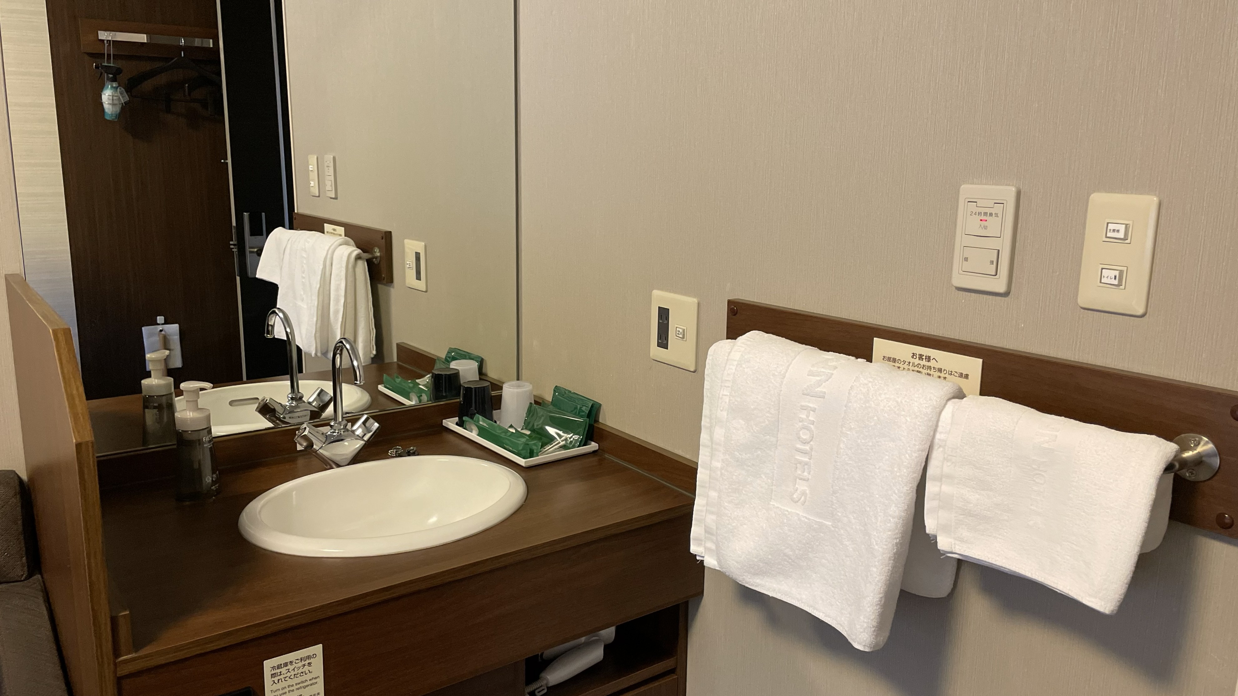 【セミダブルルーム（ユニットバス無し）】　洗面台