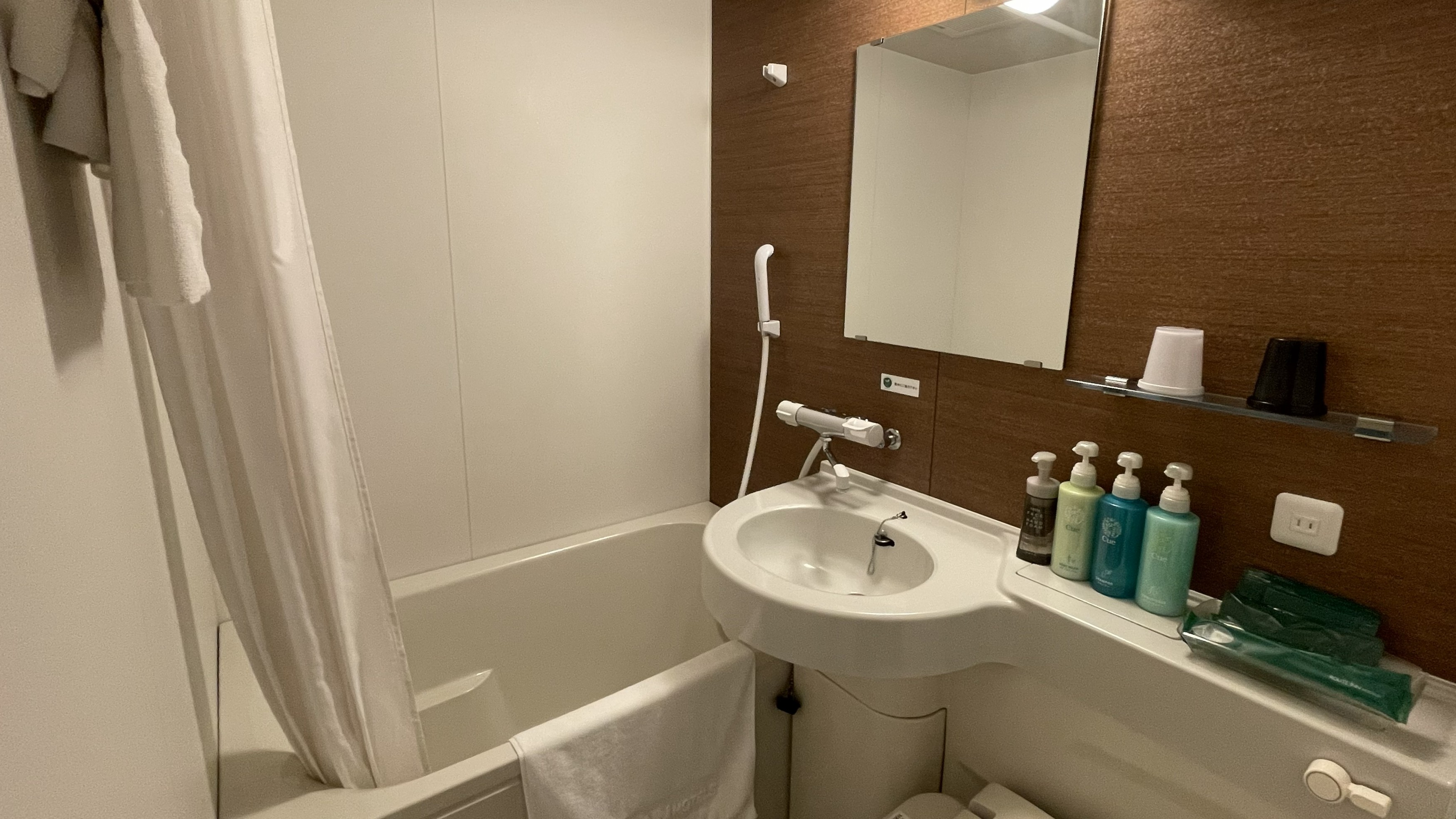 【セミダブルルーム（ユニットバス付）】　ユニットバス