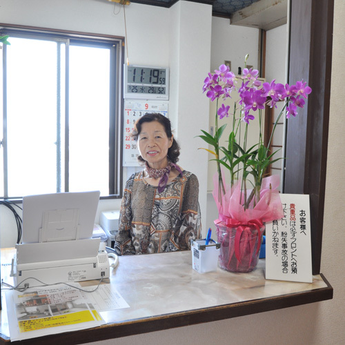 [Hotel front desk] Please feel free to contact us.