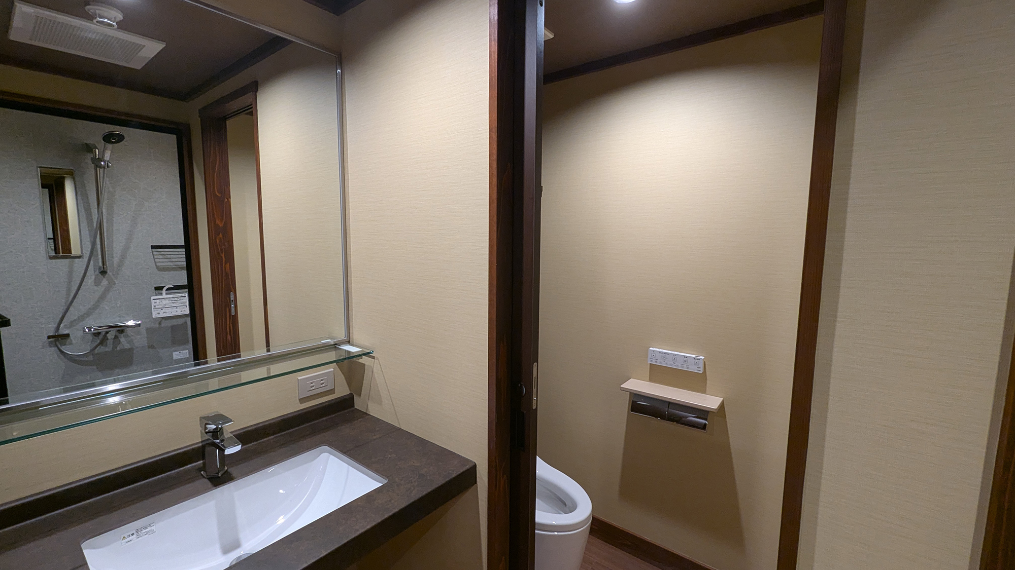  【2025年リニューアル】禁煙デラックスツイン｜シャワー