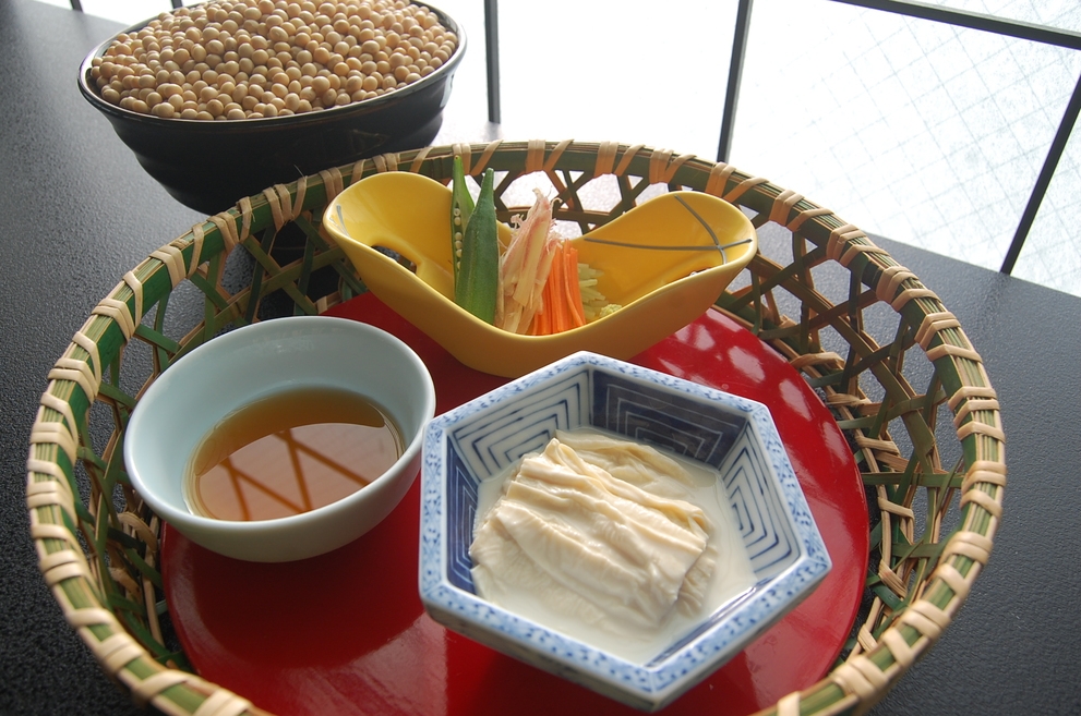 ☆ドリンク無料☆【平日限定】こだわりのお食事を少量ずつ愉しめる！美味少量懐石プラン