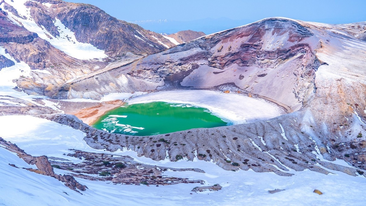 【14日間の期間限定】＜春の御釜ツアー＞ワイルドモンスター号で行く雪化粧のみやぎ蔵王！（2食付き）