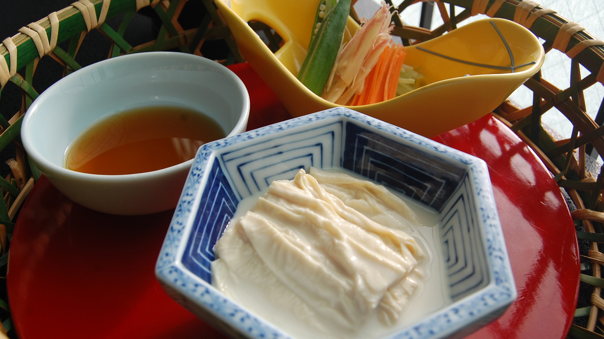 【ご夕食】夏は冷製蔵王湯葉を、薬味とともにお楽しみください。　※イメージ