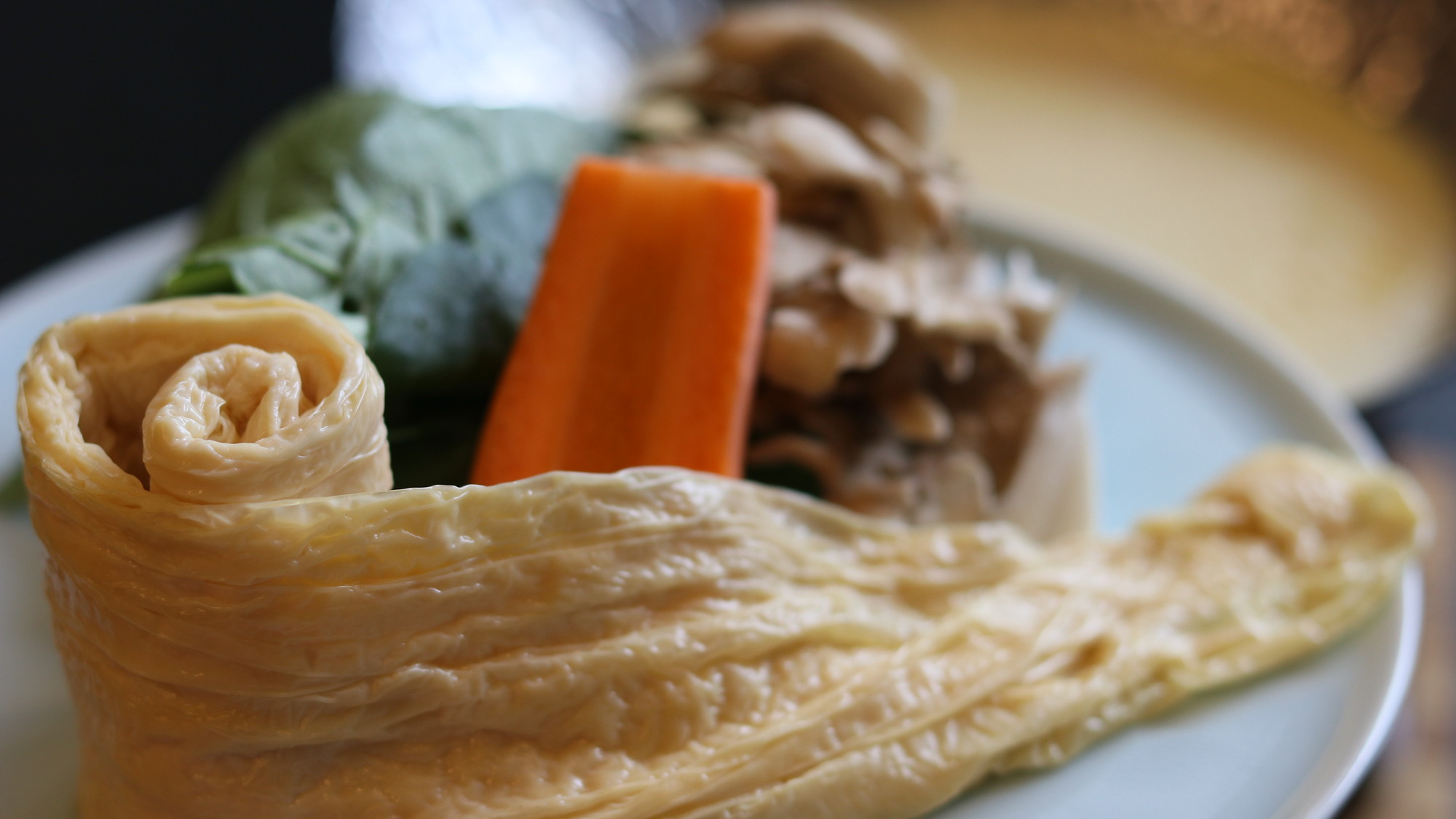 【ご夕食】食べごたえ十分な名物「自家製　蔵王湯葉 丸ごと一本」　※イメージ