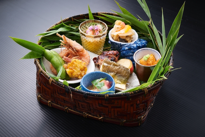 【カウンター割烹／露庵温味】ミシュラン掲載の和会席　旬の食材で四季の移ろいを実感