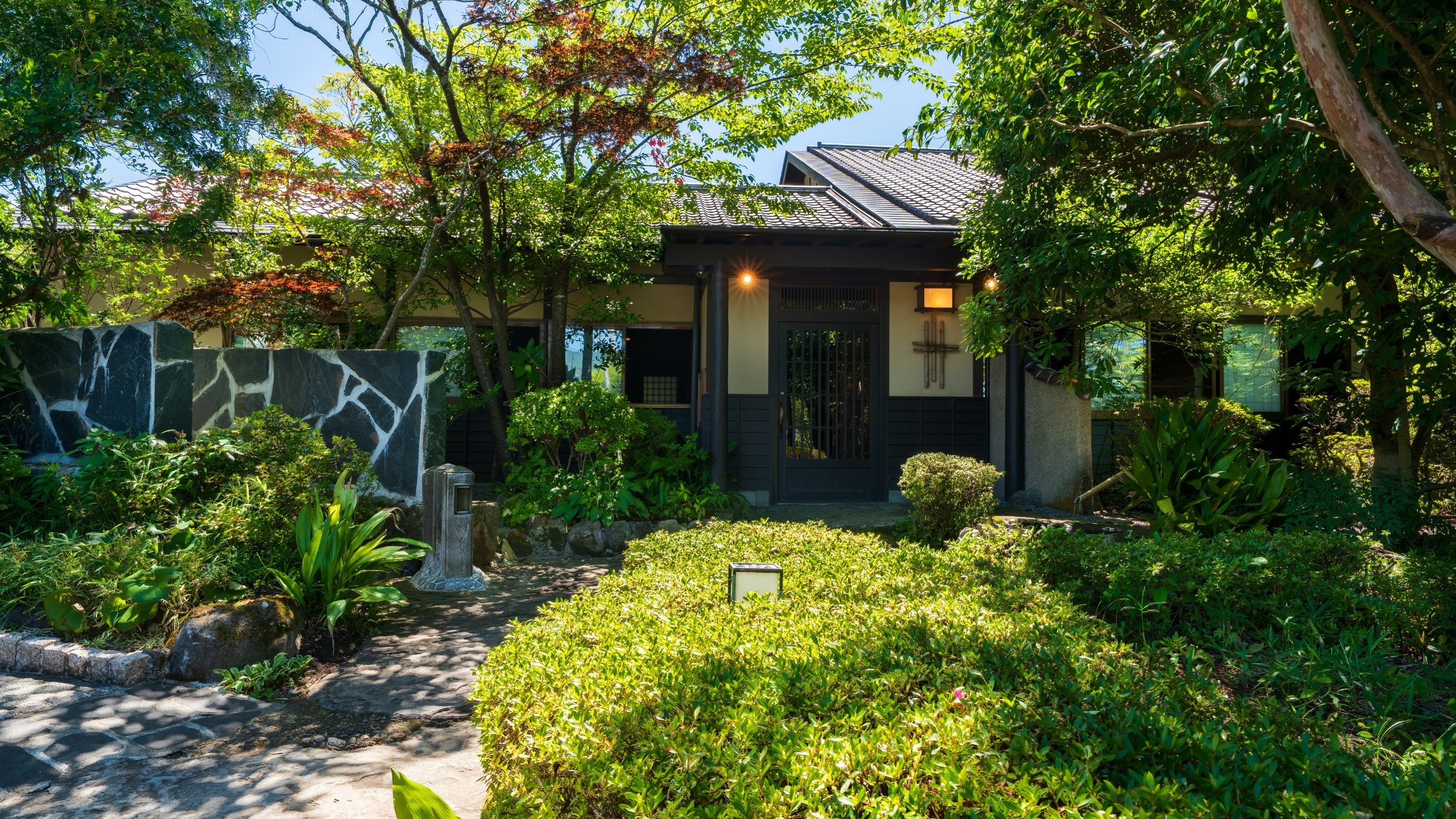 ◆全室源泉掛け流し露天風呂付き離れ宿◆10棟離れで静かなひと時を…