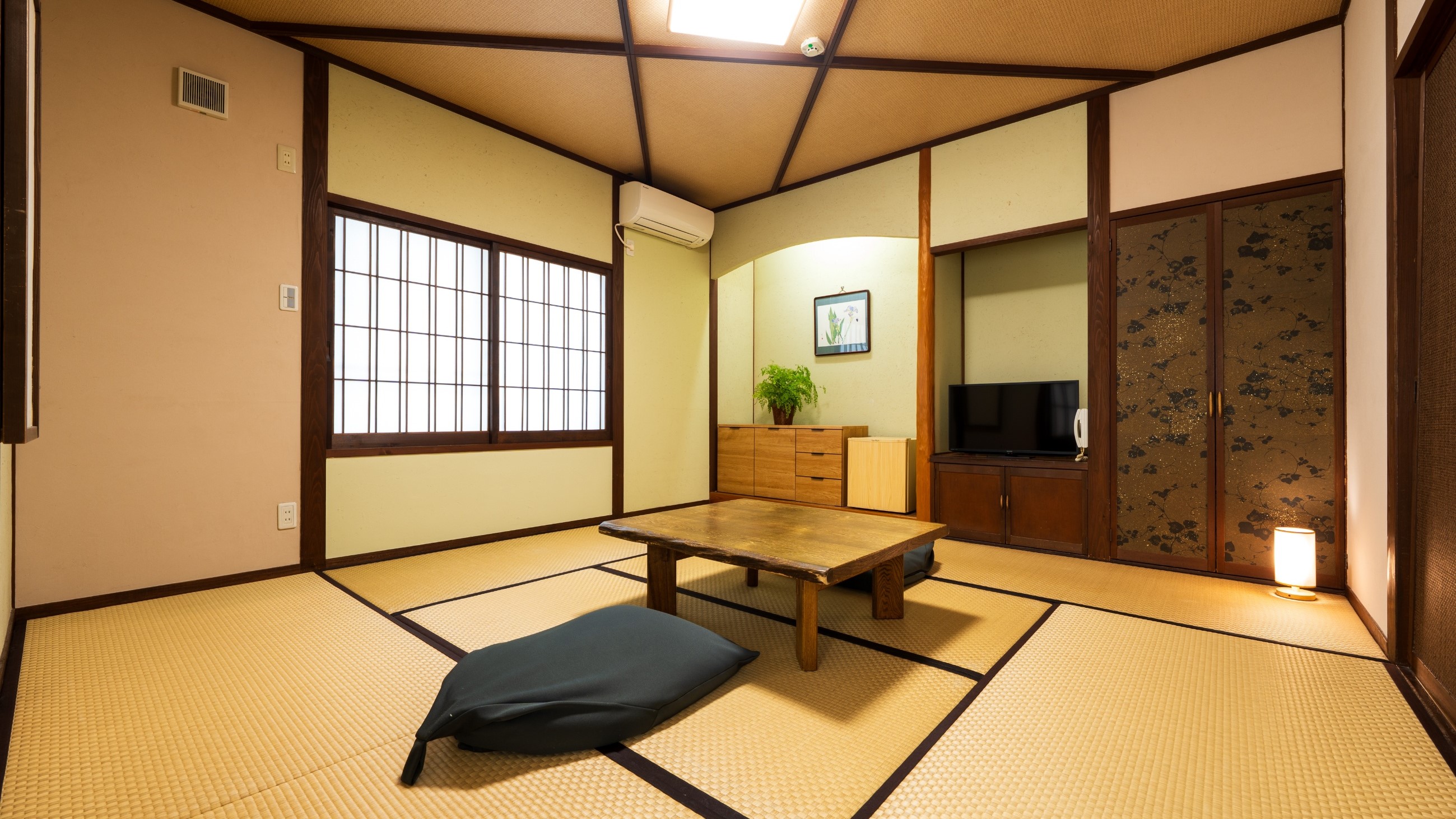 【露天付】スタンダード露天付離れ（8畳）