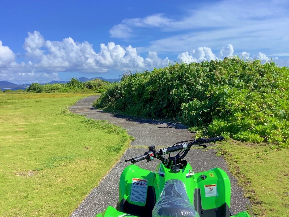 伊計島でバギーライド！