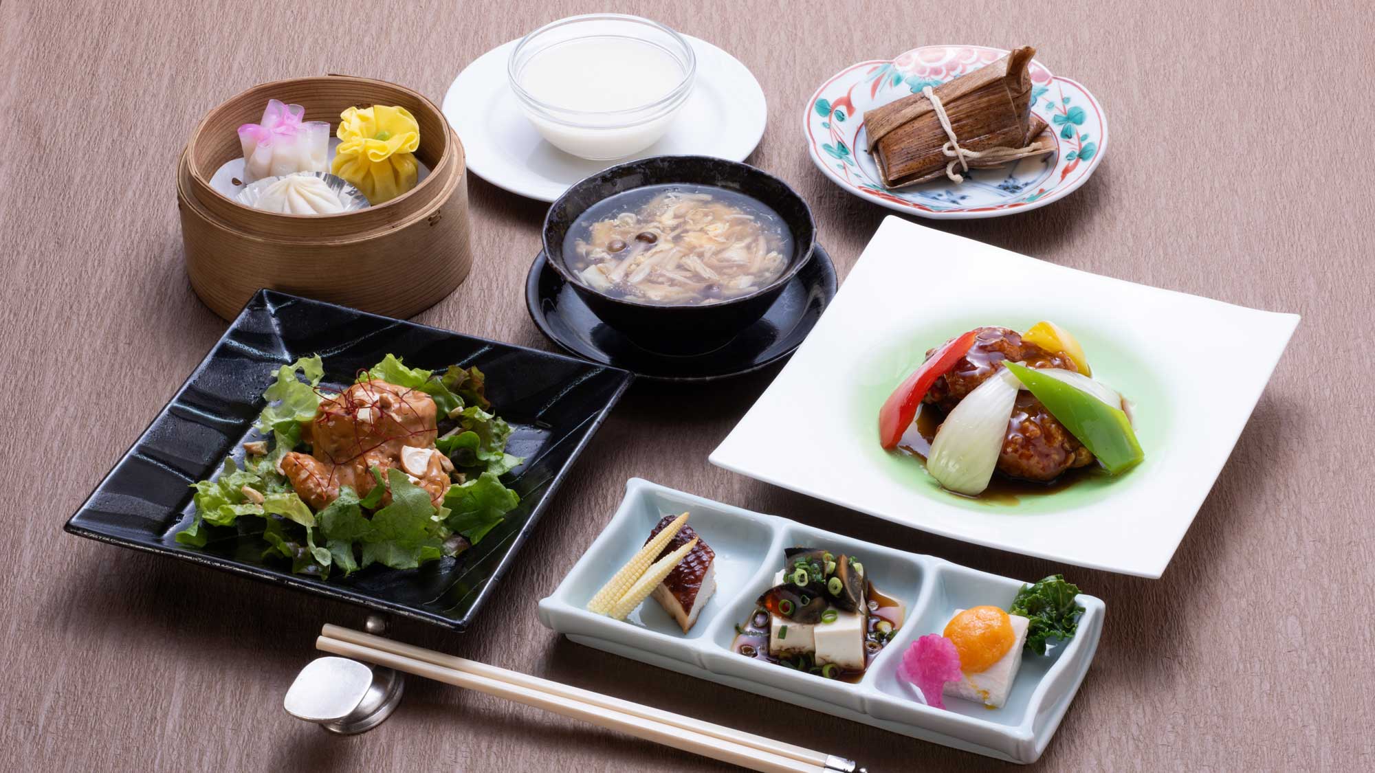 当館スタンダードコースです。気軽に本格的な中華をご堪能いただけます。