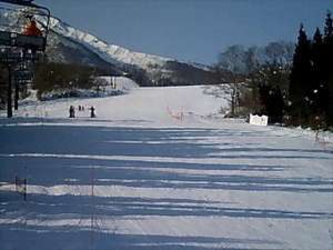 赤倉温泉スキー場（車で５分）