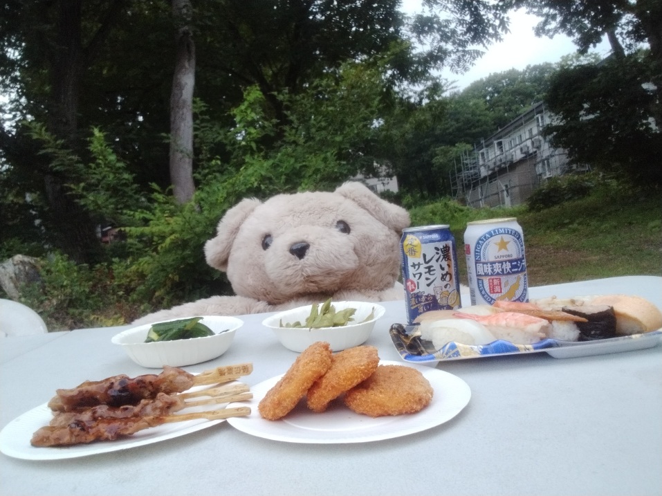 持ち込み食材でビアガーデン感覚　（イメージ）