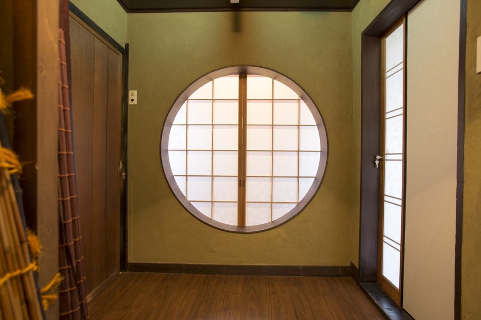 元料亭時代の建具をそのままお部屋の入口として利用しています。
